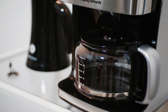Guide: Sådan vedligeholder du din kaffemaskine med kværn